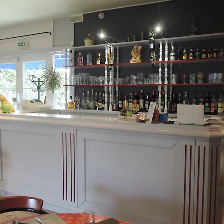 Hotel Restaurant Le Chalet Guemene-Penfao ภายนอก รูปภาพ