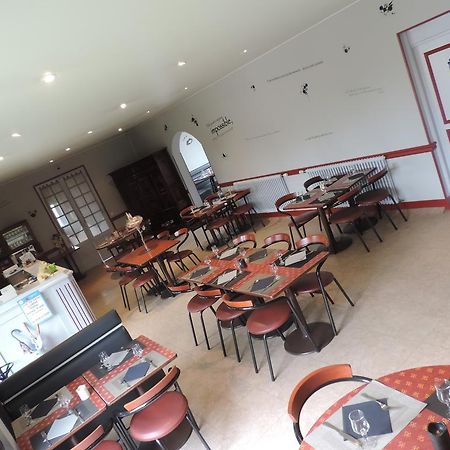 Hotel Restaurant Le Chalet Guemene-Penfao ภายนอก รูปภาพ