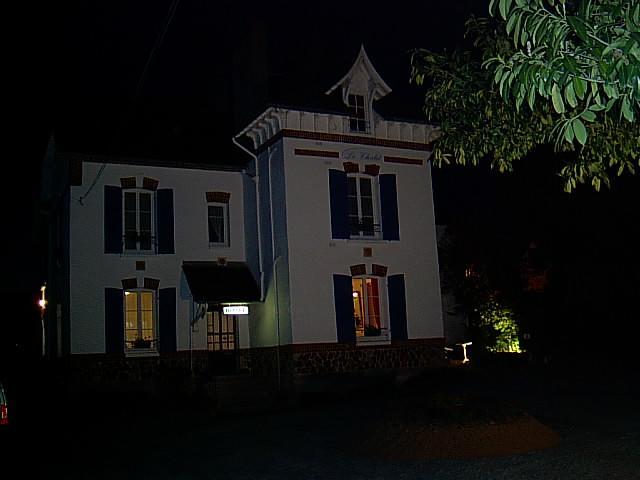 Hotel Restaurant Le Chalet Guemene-Penfao ภายนอก รูปภาพ